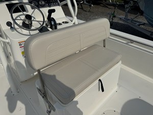 Boston Whaler 190 Montauk 14 2027 Boston Whaler 190 Montauk 15