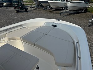 Boston Whaler 190 Montauk 15 2027 Boston Whaler 190 Montauk 16