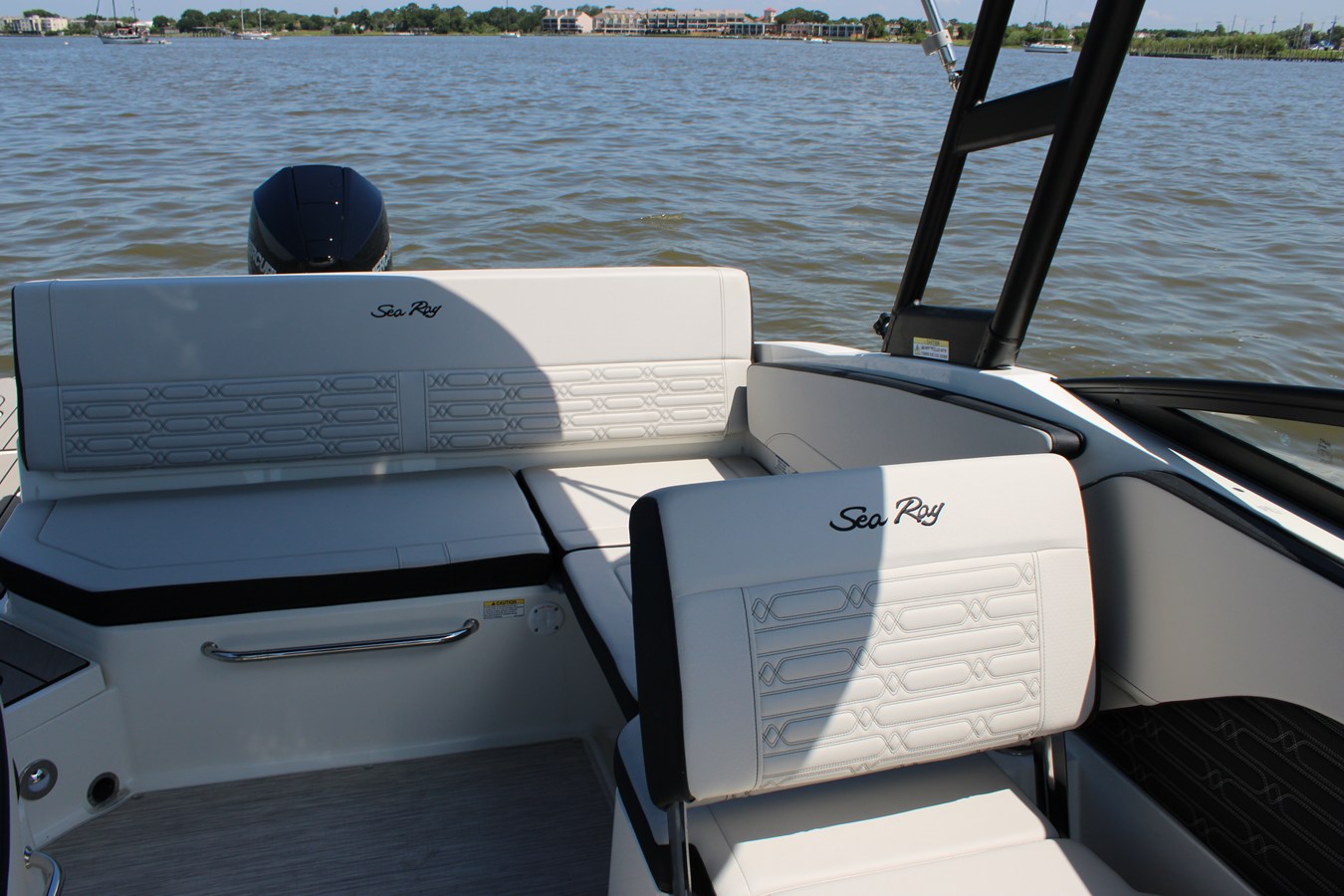 2026 Sea Ray SPX 210 Outboard 19