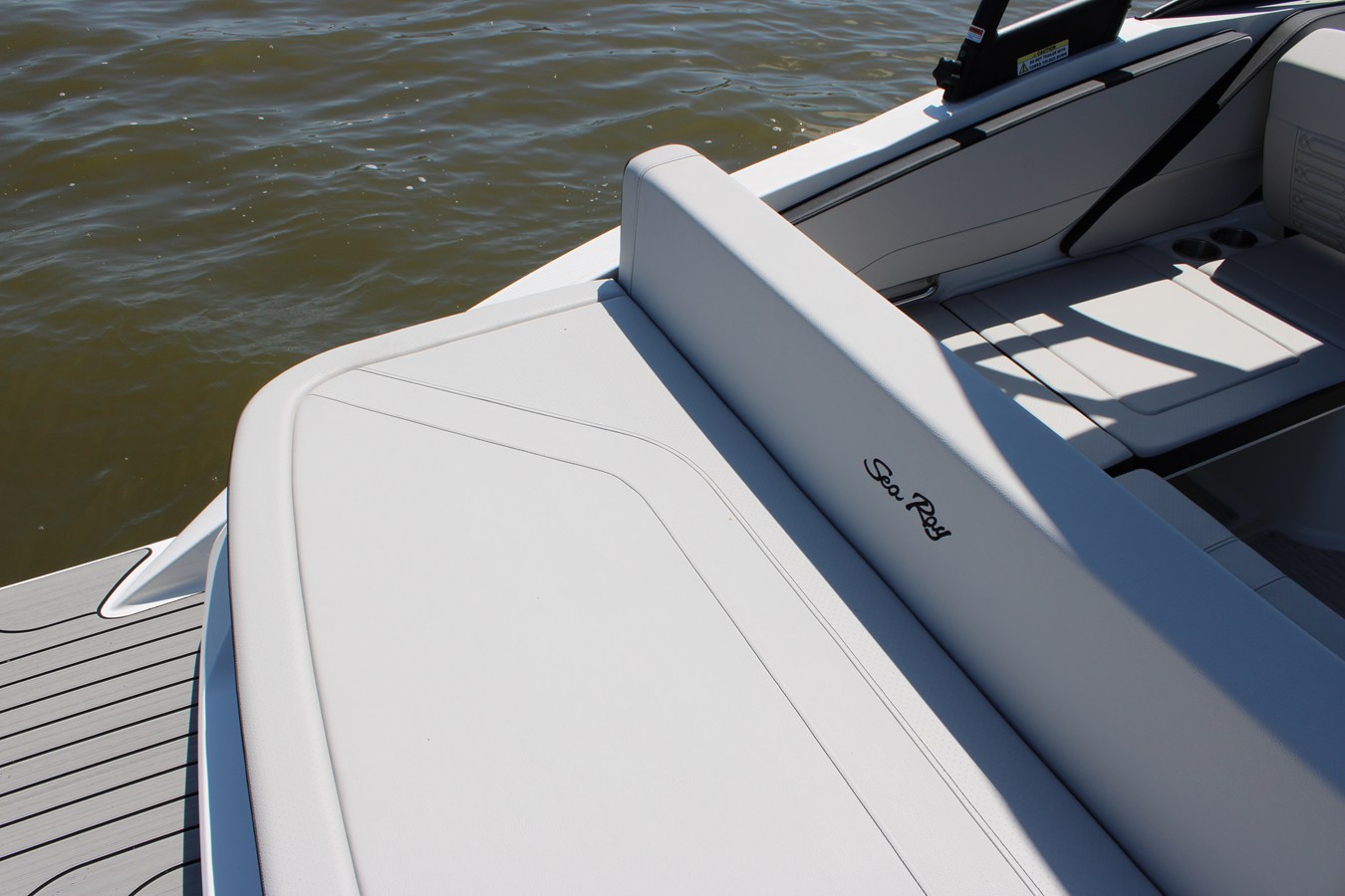 2026 Sea Ray SPX 210 Outboard 21