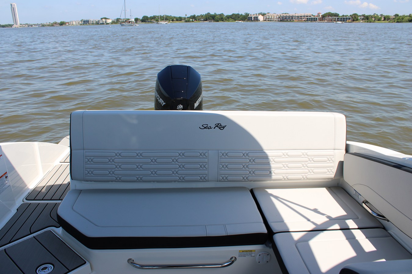 2026 Sea Ray SPX 210 Outboard 25
