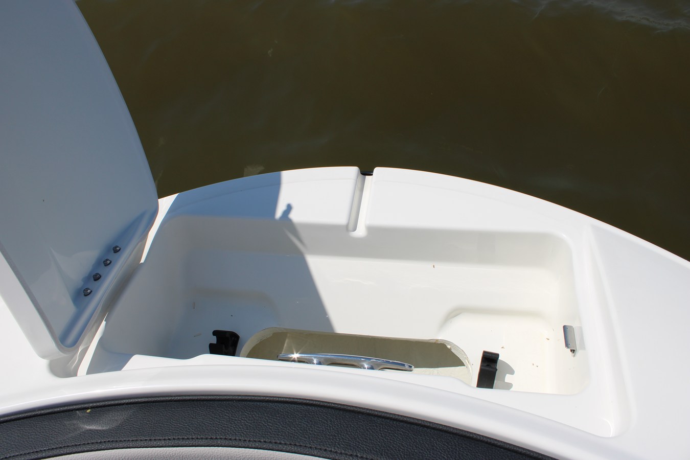 2026 Sea Ray SPX 210 Outboard 37