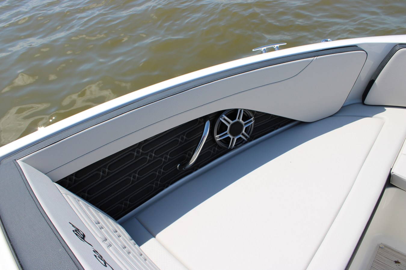 2026 Sea Ray SPX 210 Outboard 39