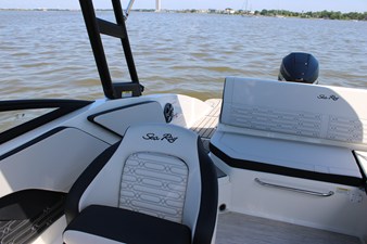 Sea Ray SPX 210 Outboard 17 2026 Sea Ray SPX 210 Outboard 18