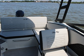 Sea Ray SPX 210 Outboard 18 2026 Sea Ray SPX 210 Outboard 19