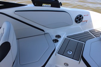 Sea Ray SPX 210 Outboard 26 2026 Sea Ray SPX 210 Outboard 27