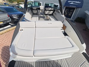 Sea Ray SLX 280 Outboard 4 2027 Sea Ray SLX 280 Outboard 5