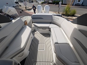 Sea Ray SLX 280 Outboard 5 2027 Sea Ray SLX 280 Outboard 6