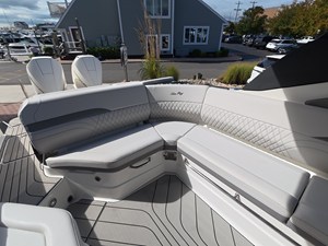 Sea Ray SLX 280 Outboard 7 2027 Sea Ray SLX 280 Outboard 8