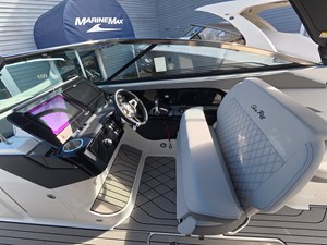 Sea Ray SLX 280 Outboard 11 2027 Sea Ray SLX 280 Outboard 12