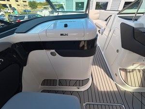Sea Ray SLX 280 Outboard 13 2027 Sea Ray SLX 280 Outboard 14