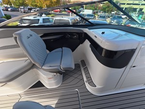 Sea Ray SLX 280 Outboard 15 2027 Sea Ray SLX 280 Outboard 16