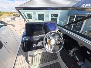 Sea Ray SLX 280 Outboard 19 2027 Sea Ray SLX 280 Outboard 20