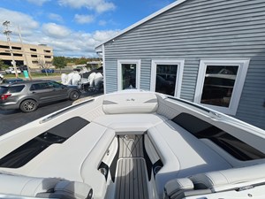 Sea Ray SLX 280 Outboard 20 2027 Sea Ray SLX 280 Outboard 21