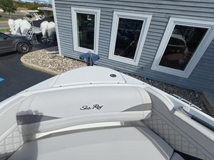 Sea Ray SLX 280 Outboard 21 2027 Sea Ray SLX 280 Outboard 22