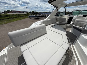 Sea Ray Sundancer 320 13 2026 Sea Ray Sundancer 320 14
