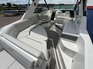 Sea Ray Sundancer 320 15 2026 Sea Ray Sundancer 320 16