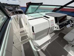 Sea Ray Sundancer 320 30 2026 Sea Ray Sundancer 320 31