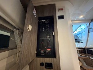 Sea Ray Sundancer 320 37 2026 Sea Ray Sundancer 320 38