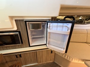 Sea Ray Sundancer 320 39 2026 Sea Ray Sundancer 320 40