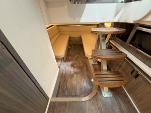 Sea Ray Sundancer 320 40 2026 Sea Ray Sundancer 320 41