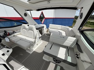 Sea Ray Sundancer 320 55 2026 Sea Ray Sundancer 320 56