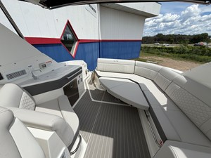 Sea Ray Sundancer 320 56 2026 Sea Ray Sundancer 320 57