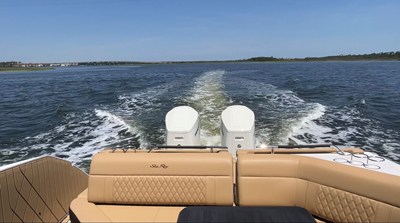 Sea Ray SLX 400 Outboard 6 2026 Sea Ray SLX 400 Outboard 7