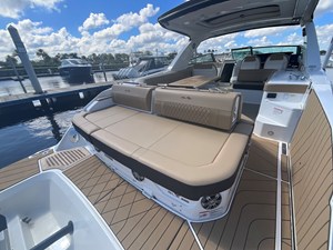 Sea Ray SLX 400 Outboard 17 2026 Sea Ray SLX 400 Outboard 18