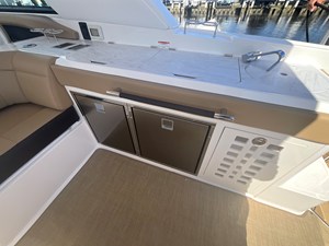 Sea Ray SLX 400 Outboard 21 2026 Sea Ray SLX 400 Outboard 22