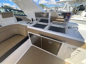 Sea Ray SLX 400 Outboard 23 2026 Sea Ray SLX 400 Outboard 24