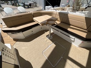 Sea Ray SLX 400 Outboard 35 2026 Sea Ray SLX 400 Outboard 36
