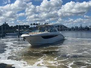 Sea Ray SLX 400 Outboard 40 2026 Sea Ray SLX 400 Outboard 41