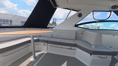 Sea Ray Sundancer 320 Outboard 6 2026 Sea Ray Sundancer 320 Outboard 7