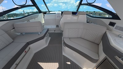 Sea Ray Sundancer 320 Outboard 12 2026 Sea Ray Sundancer 320 Outboard 13