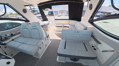 Sea Ray Sundancer 320 Outboard 13 2026 Sea Ray Sundancer 320 Outboard 14