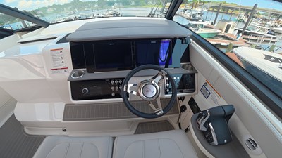 Sea Ray Sundancer 320 Outboard 16 2026 Sea Ray Sundancer 320 Outboard 17
