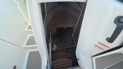Sea Ray Sundancer 320 Outboard 20 2026 Sea Ray Sundancer 320 Outboard 21