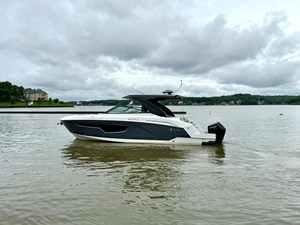 Cruisers Yachts 34 GLS Outboard 0 2026 Cruisers Yachts 34 GLS Outboard 1