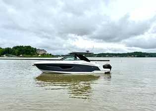 Cruisers Yachts 34 GLS Outboard 1 2026 Cruisers Yachts 34 GLS Outboard 2