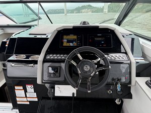 Cruisers Yachts 34 GLS Outboard 9 2026 Cruisers Yachts 34 GLS Outboard 10