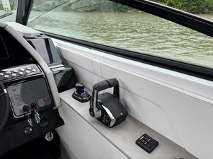 Cruisers Yachts 34 GLS Outboard 10 2026 Cruisers Yachts 34 GLS Outboard 11