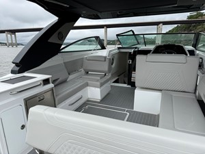 Cruisers Yachts 34 GLS Outboard 12 2026 Cruisers Yachts 34 GLS Outboard 13