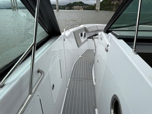 Cruisers Yachts 34 GLS Outboard 17 2026 Cruisers Yachts 34 GLS Outboard 18