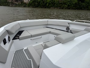 Cruisers Yachts 34 GLS Outboard 18 2026 Cruisers Yachts 34 GLS Outboard 19