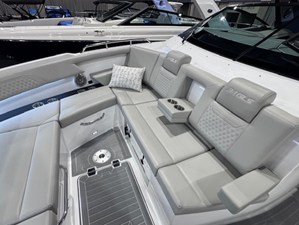 Cruisers Yachts 34 GLS Outboard 37 2026 Cruisers Yachts 34 GLS Outboard 38