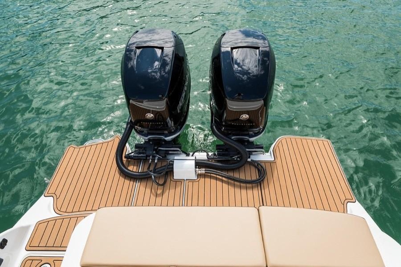 2027 Sea Ray SDX 290 Outboard 6