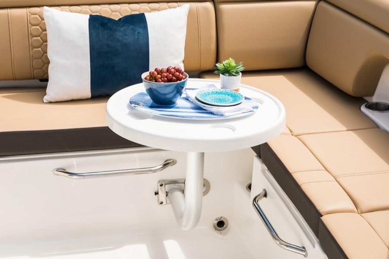 2027 Sea Ray SDX 290 Outboard 13