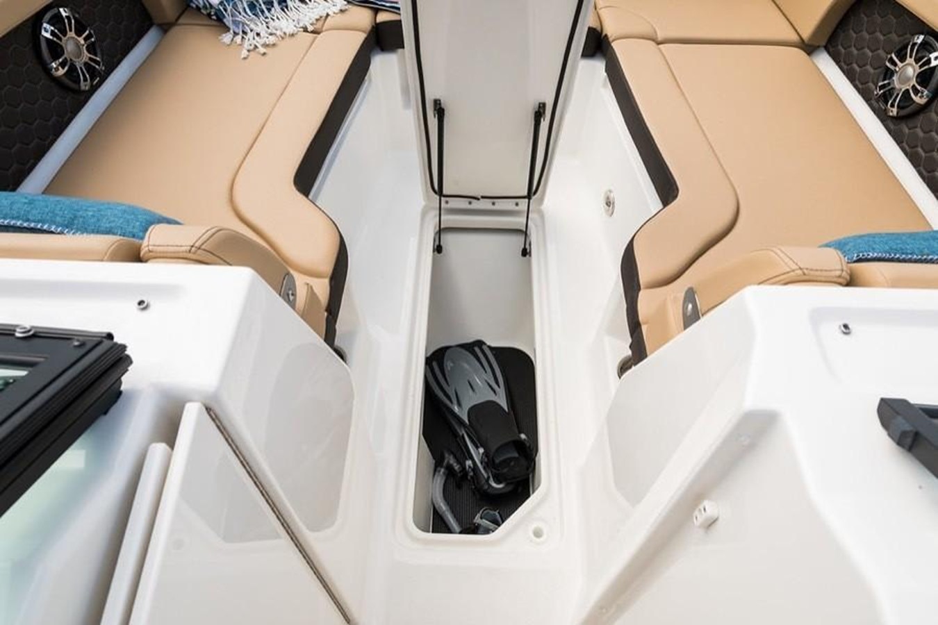 2027 Sea Ray SDX 290 Outboard 18