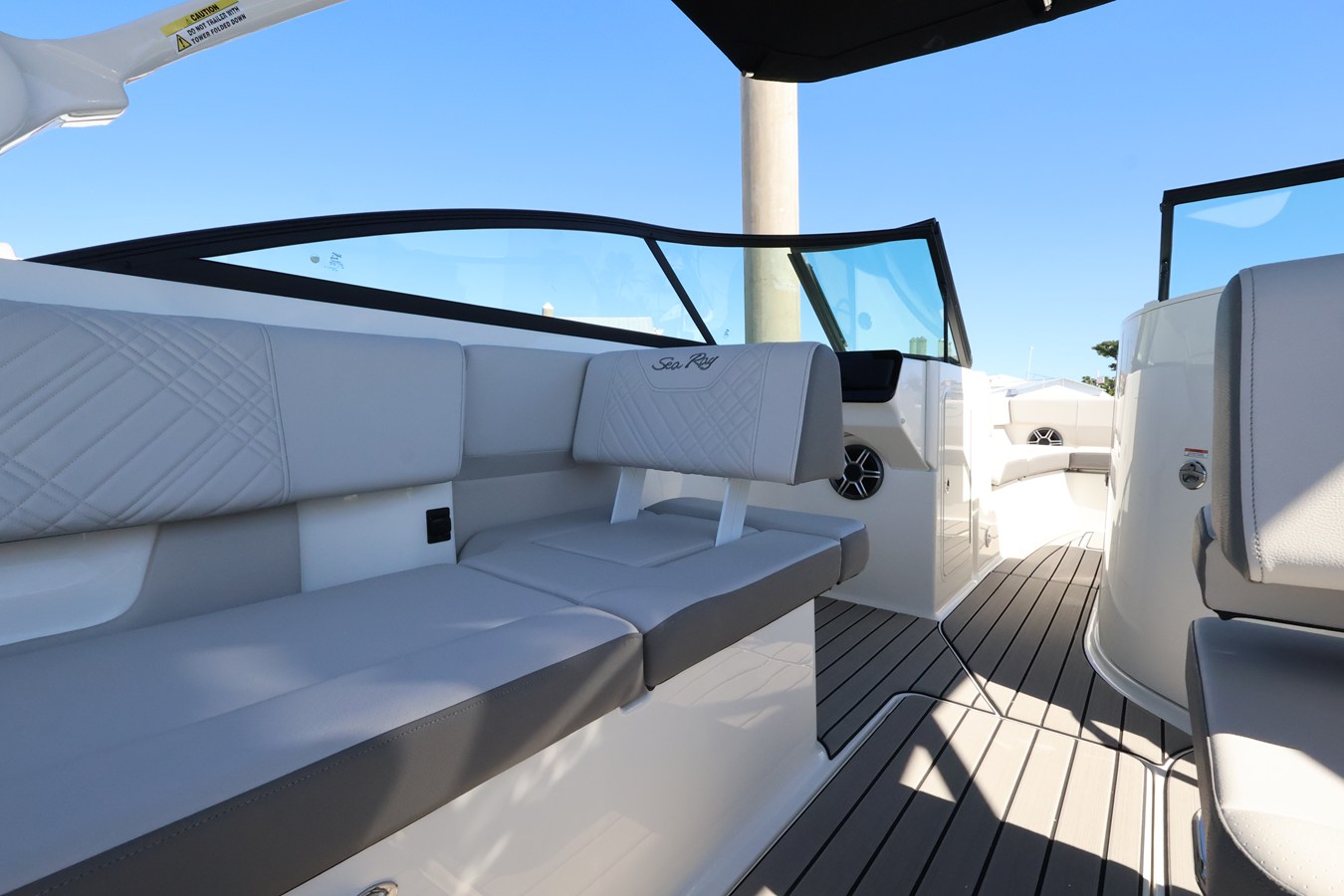 2027 Sea Ray SDX 270 Outboard 20